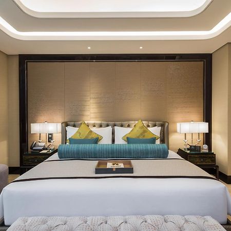Narcissus Al Hamra Hotel Jeddah Ngoại thất bức ảnh A bedroom at the hotel