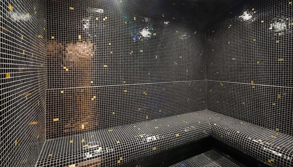 Narcissus Al Hamra Hotel Jeddah Ngoại thất bức ảnh A steam room