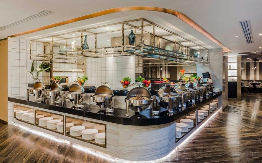 Narcissus Al Hamra Hotel Jeddah Ngoại thất bức ảnh The buffet at the hotel