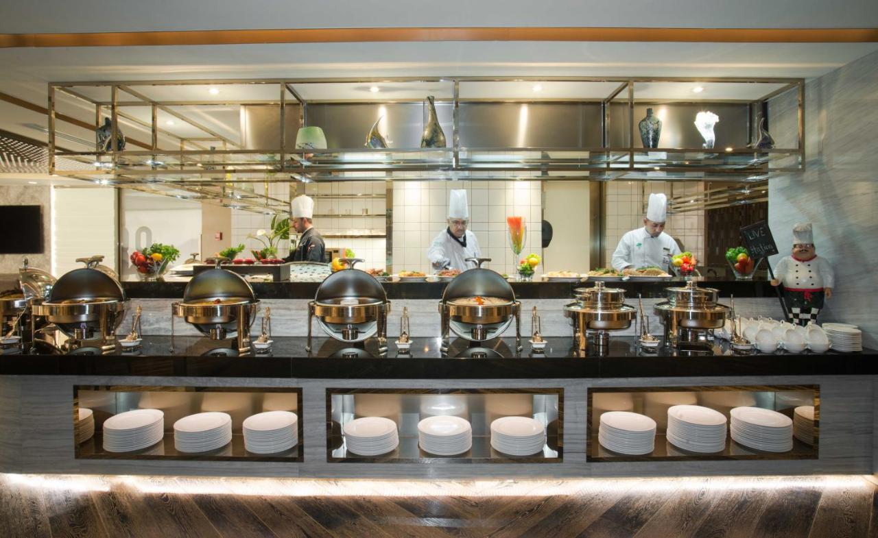 Narcissus Al Hamra Hotel Jeddah Ngoại thất bức ảnh A buffet at a hotel