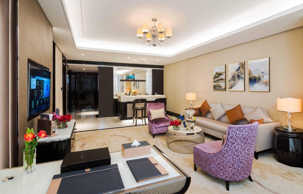 Narcissus Al Hamra Hotel Jeddah Ngoại thất bức ảnh A suite at the hotel
