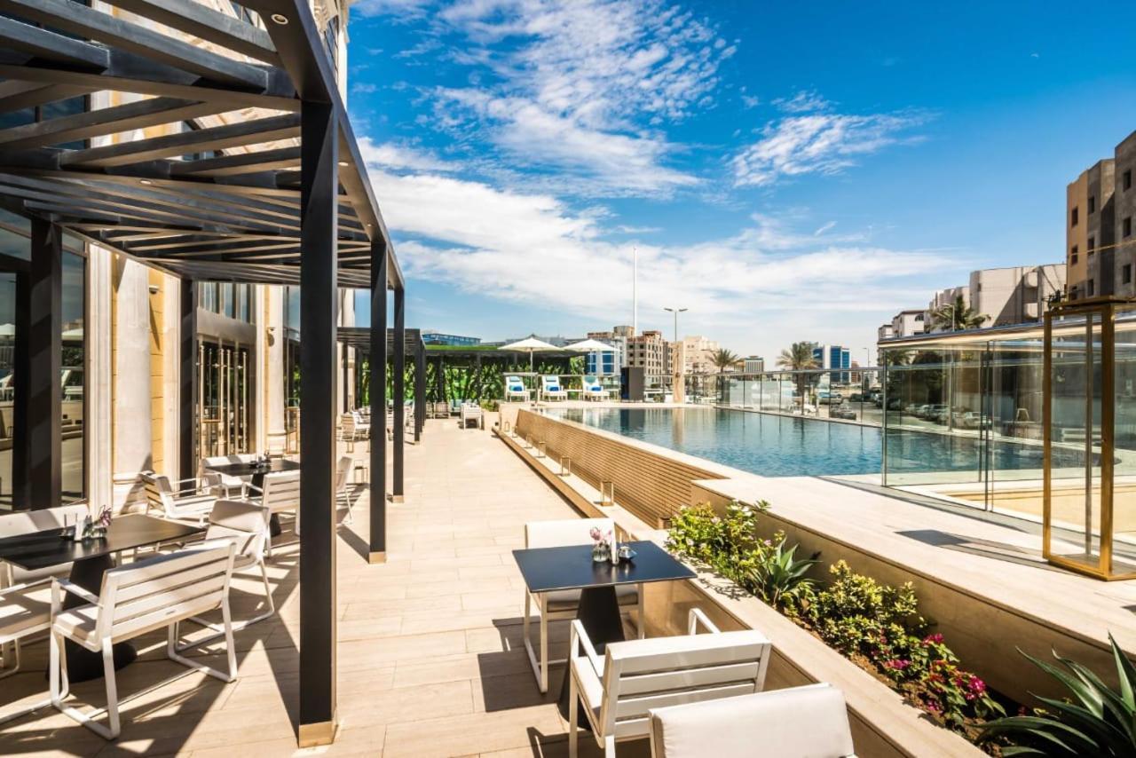 Narcissus Al Hamra Hotel Jeddah Ngoại thất bức ảnh The pool at the hotel